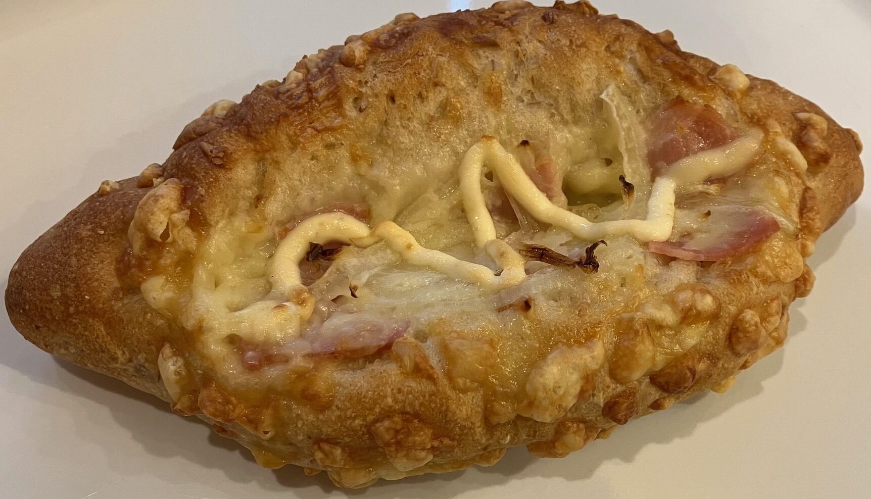 オニオンとベーコンのもち麦パン