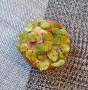 そら豆とベーコンとたまごのデニッシュ